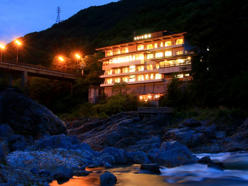 渓流の宿　緑水